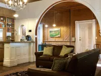 Rogues' Harbor Inn Hotels in Lansing