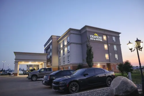 Chateau Inn & Suites Bonnyville - Parkplatz