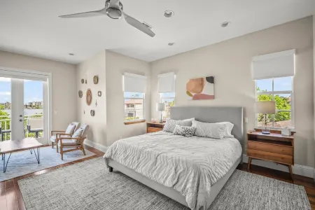 Elegant Naples Private Pool Home Steps from Beach