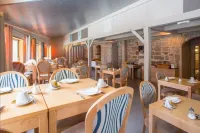 Castel Damandre - breakfast