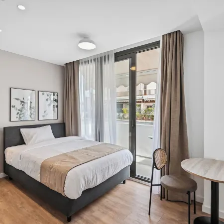 Limehome Piraeus Olive