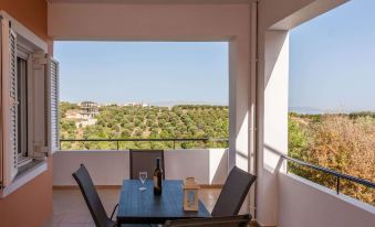 Hillside Seaview Apartment