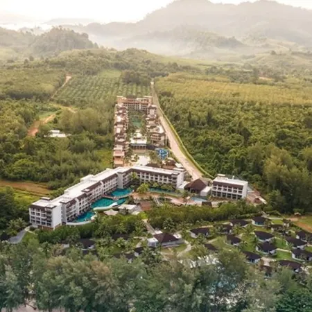 Mai Khaolak Beach Resort & Spa - TUIBLUE Mai Khaolak Отели рядом с достопримечательностью «Коралловый мыс»