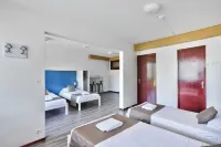 Côté Lac Hostel Hotel a Saint-Paul-en-Chablais