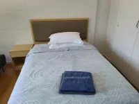 Small 2-Bedroom Flat at Rangiatea Road, Epsom, Auckland - Guest houses