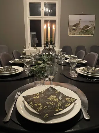 Tullesbo Sätesgård Отели в г. Шебу