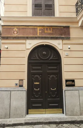 Palazzo Sovrana Отели рядом с достопримечательностью «Palazzina Cinese»