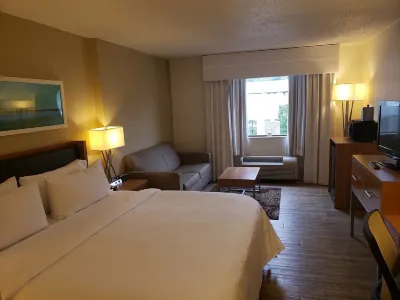 Holiday Inn Express Pittsburgh-North (Harmarville) by IHG 폭스 채플 골프 클럽 주변 호텔
