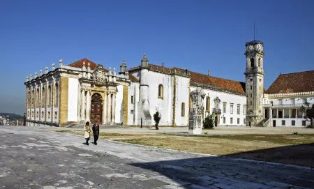 Ibis Coimbra Centro Отели рядом с достопримечательностью «Baroque Library - University of Coimbra»