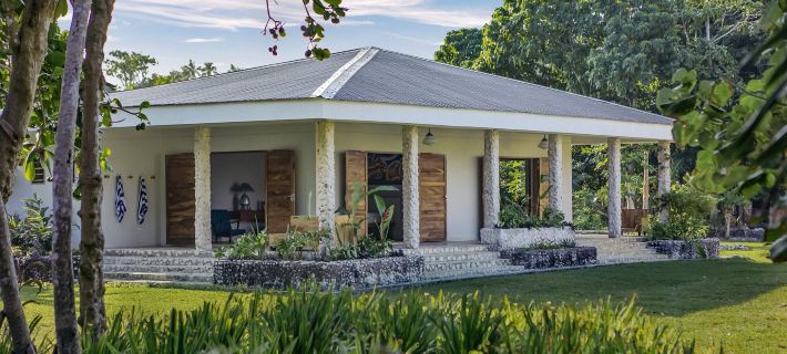 Nakatumble - Luxury Sustainable Villa with Farm Hotels in Efate