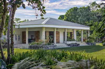 Nakatumble - Luxury Sustainable Villa with Farm Hotels near The Summit Vanuatu