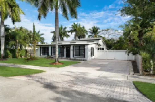 Tropical Oasis with Pool and Outdoor Kitchen - Charming Escape