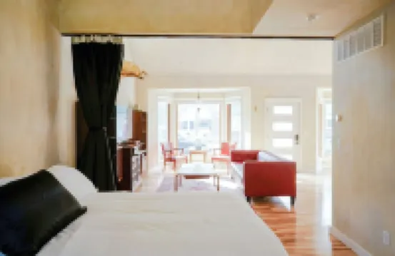 Style on the Square 2-bedroom bungalow with WiFi, AC in Petersburg Hotels in Menard County