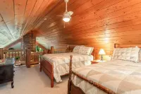 Mountain Top Cabin with Big Views, a Relaxing Hot Tub and 2 Gas Fireplaces.