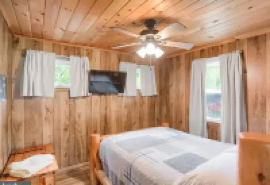 Waterfront Cottage with Hot Tub, & Fire Pit. Pet Friendly.