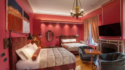 Room 94 Luxury Hoteles en Plaza España