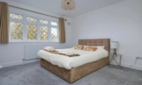 Spacious and Stylish Holiday Home in Greater London