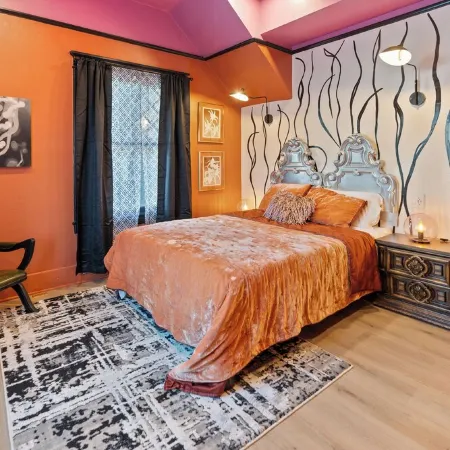 Stylish "NEW" Home- Hot Tub - Near Downtown, Phx Airport, and ASU