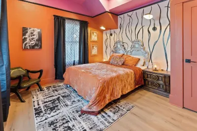Stylish "NEW" Home- Hot Tub - Near Downtown, Phx Airport, and ASU Hotels near Talking Stick Resort Amphitheatre - Phoenix