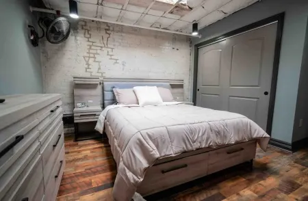 Luxurious 3-bedroom Loft with amazing views, in Downtown Toledo Отели рядом с достопримечательностью «Сигейт Конвеншен Сентр»