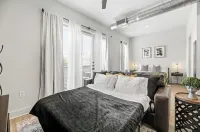 Lux 2Bed Studio  Prime Location  Pool  Gym