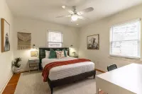 Charming 3-bedroom house, convenient location Overland Park - 4-Star