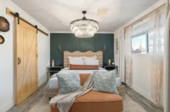 The Heritage House: Family and Pet Friendly Home with Pool and Spa