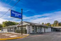 Rodeway Inn Hotels near Palestine