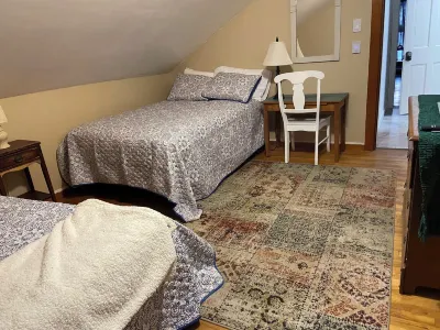 2-bedroom apartment with WiFi in charming Cavendish 6 miles from Okemo Ski Area