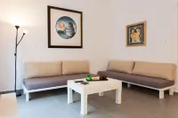 บ้าน 4 ห้องนอน ใกล้สวนดาดฟ้า อโครโพลิส สำหรับ 12 คน พร้อมจากุซซี่ - บังกะโล