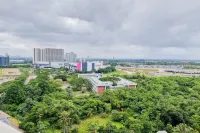 Fancy and Strategic Studio Apartment at B Residence - Pools