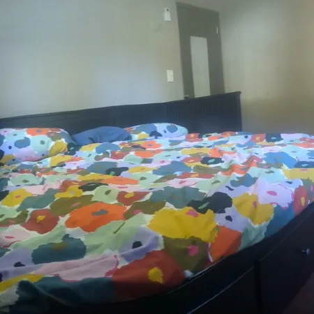 Ponderosa patio with AC, WiFi, mins from airport, downtown & arboretum