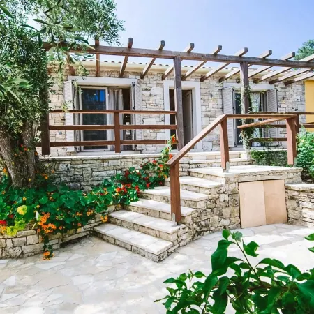 Aristea - 2 Br Villa Surrounded by Olive Groves