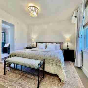 Admirals Quarters Inn Rooms