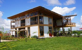 Moyoni Africa Lodge & Tours