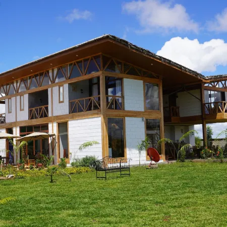 Moyoni Africa Lodge & Tours
