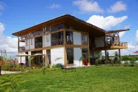 Moyoni Africa Lodge & Tours فنادق في 