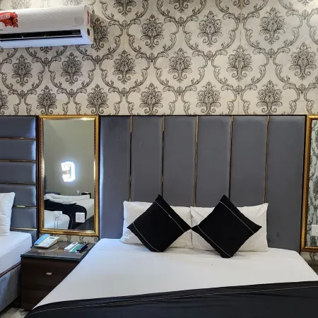 Red Fort Hotel Gulberg