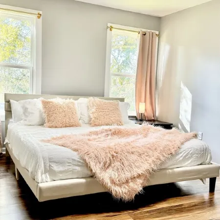 Epic Retreat at Mystic Falls-5 bd 3.5 BA-1 Mile from the Square & Clocktower