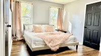Epic Retreat at Mystic Falls-5 bd 3.5 BA-1 Mile from the Square & Clocktower
