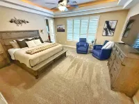 Pickleball Court! +GIANT Pool w/Waterslide! Game Room, Hot Tub, Golf+ - 按摩浴缸