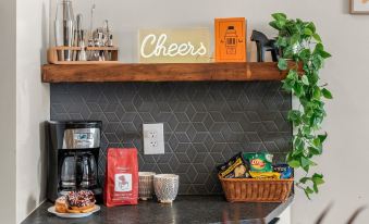 Passyunk Square Spacious 1 Br Oasis- Huge Deck