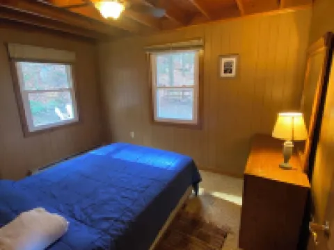 Charming 3-bedroom house with private dock on Lake Wallenpaupack! 帕爾邁拉酒店