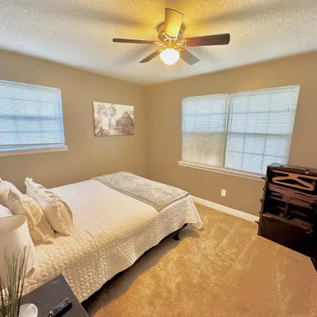 3-bedroom w/pool and all the comforts of home in Muscle Shoals-recording capital