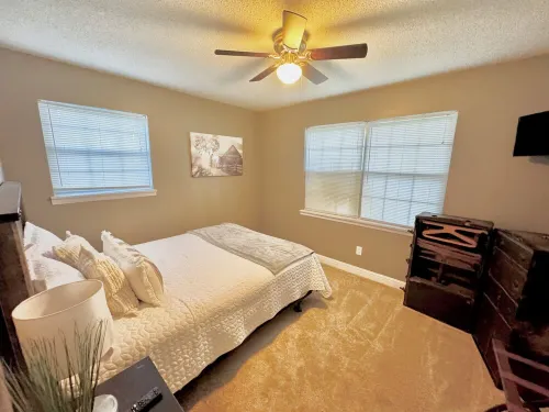 3-bedroom w/pool and all the comforts of home in Muscle Shoals-recording capital
