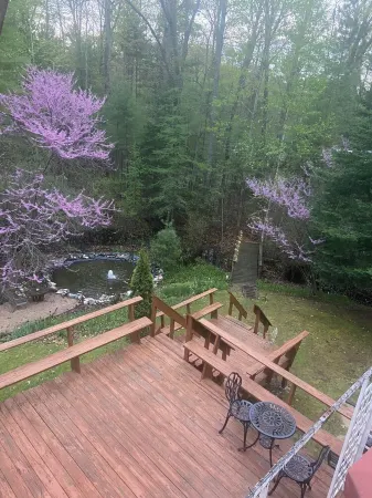 Quaint Pond Retreat for 2 • Clean • Cozy • Private • Near Traverse City!