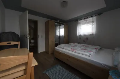 Cozy vacation apartment for families or vacations with your dog, at ground level. Hahnfels 주변 호텔