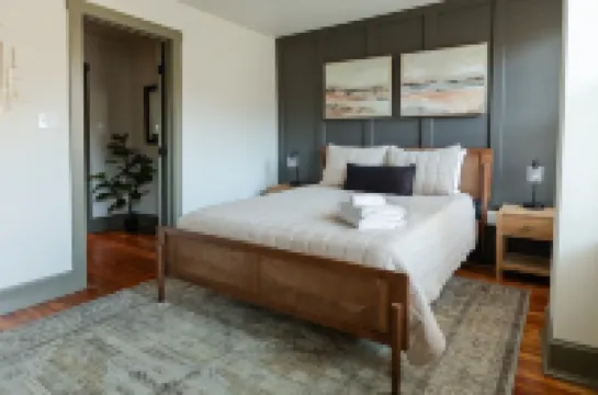 Quaint Townhome on Queen