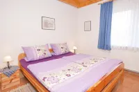 Vacation home in a quiet location, 200m from the nature reserve lake, Mönchshof 13a, with WLAN