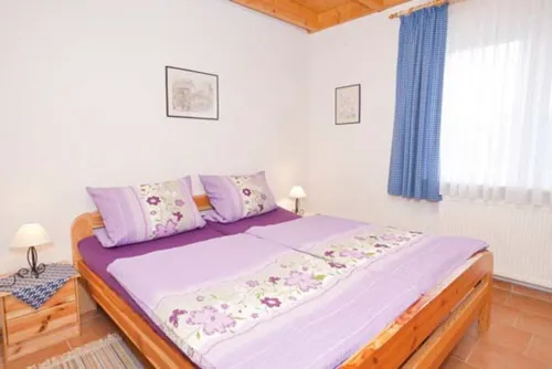 Vacation home in a quiet location, 200m from the nature reserve lake, Mönchshof 13b, with WLAN